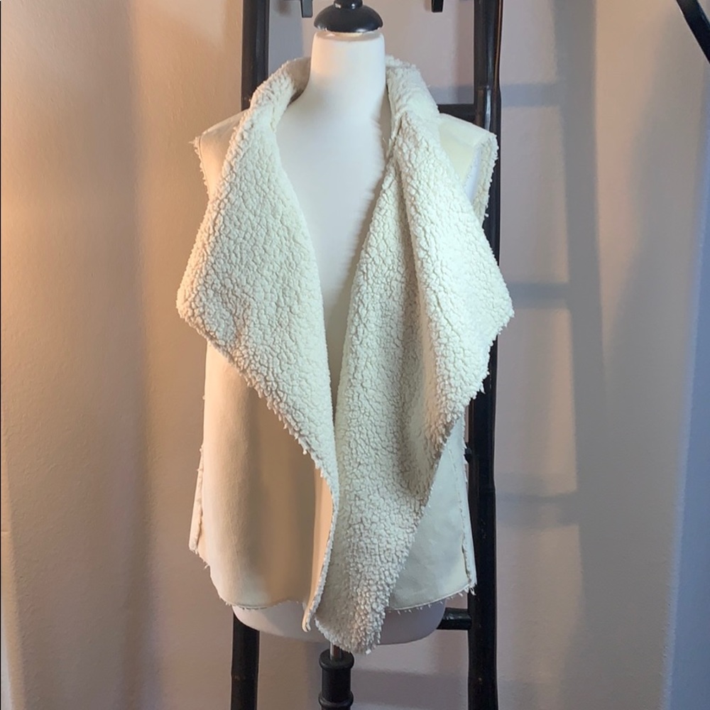 GUC faux suede cream vest size XL